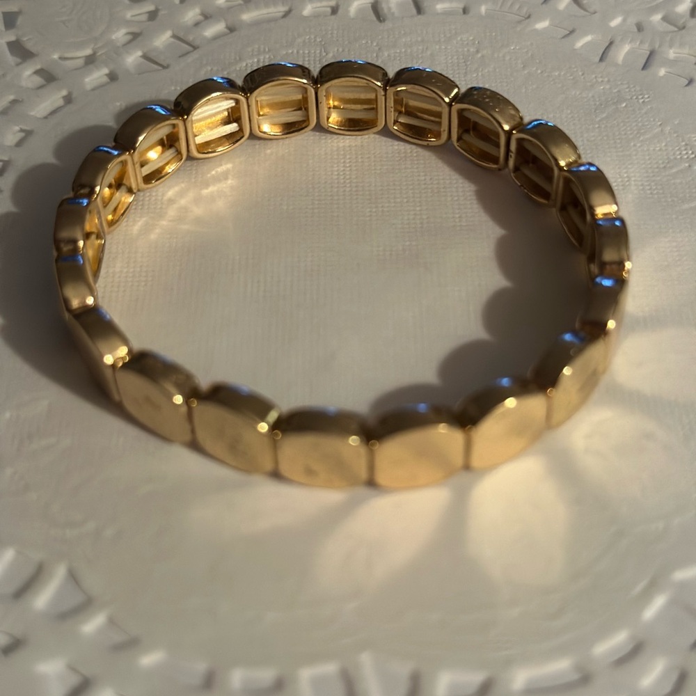 Elegant Gold Bracelet